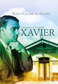 Capa do livro Testemunhos de Chico Xavier